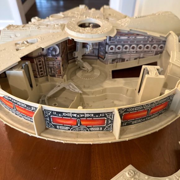 Star Wars Millennium Falcon Incomplete Playset - Beige/Off-White - Picture 4 of 6